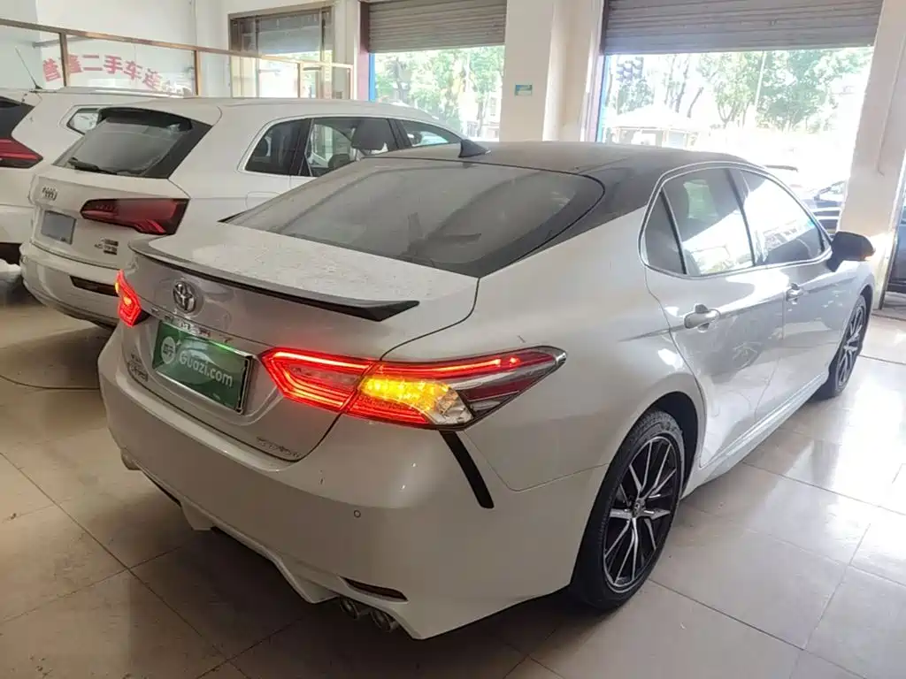 Toyota Camry — миниатюра 7