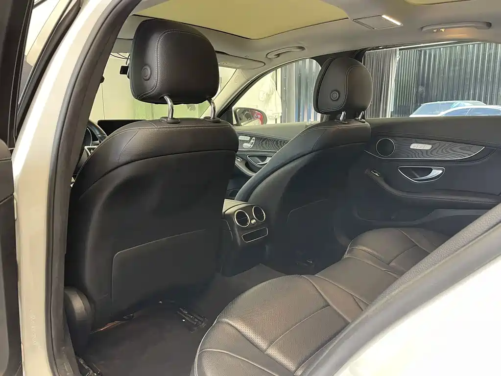 Mercedes-Benz C-Class — миниатюра 11