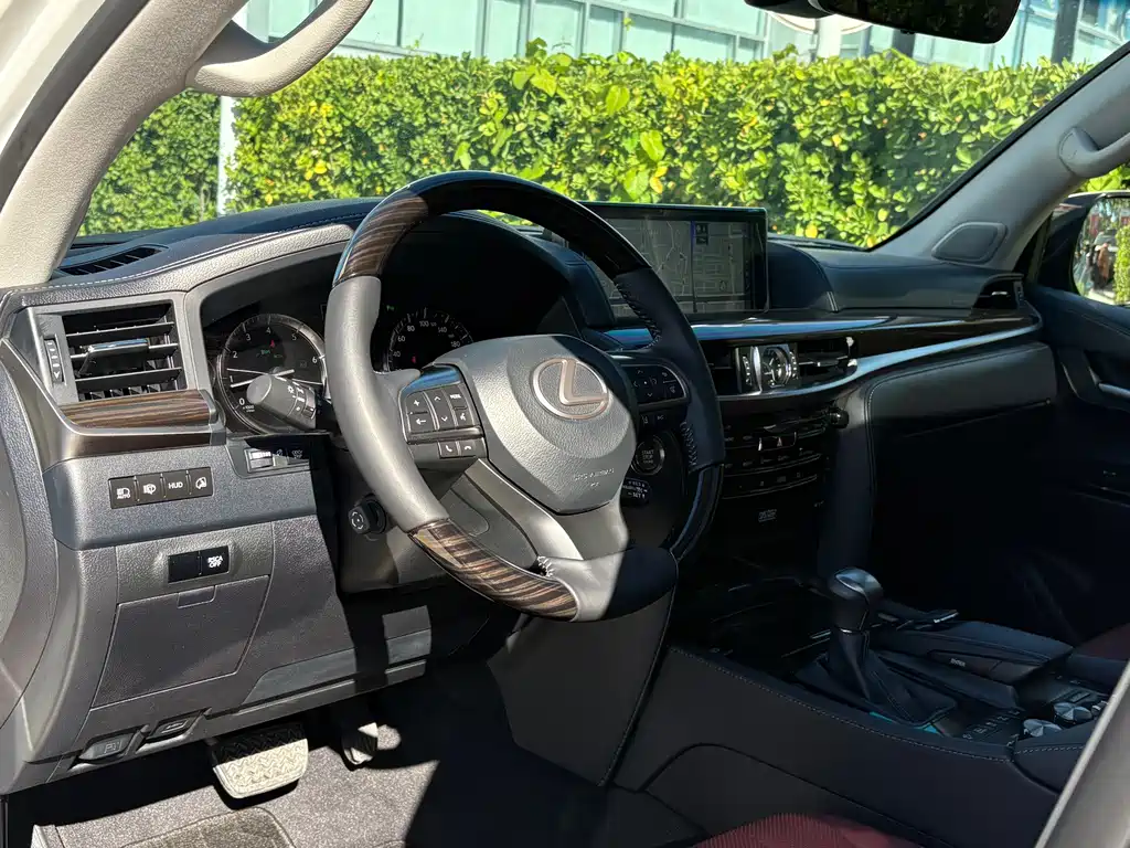 Lexus LX — миниатюра 8