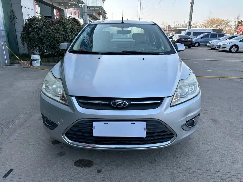 Ford Focus Sedan Classic 1.8L Manual Fashion Type, фото 2