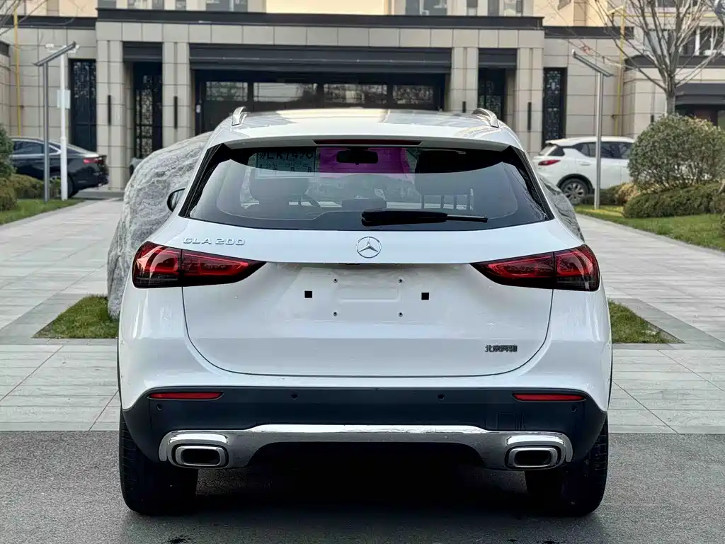 MERCEDES-BENZ GLA