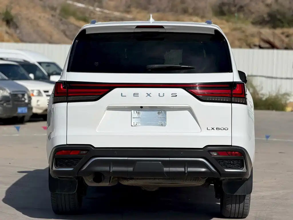 Lexus LX — миниатюра 8