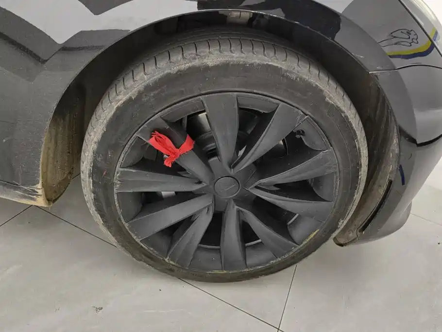 Tesla Model 3 — миниатюра 6