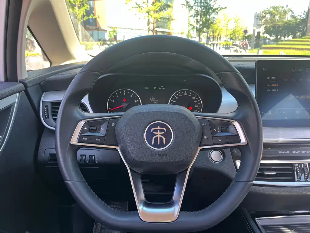 BYD MAX — миниатюра 16