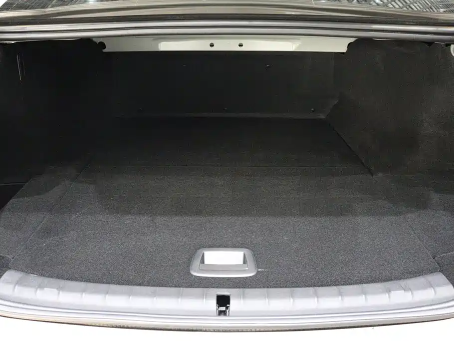 BMW 5 Series New Energy — миниатюра 23