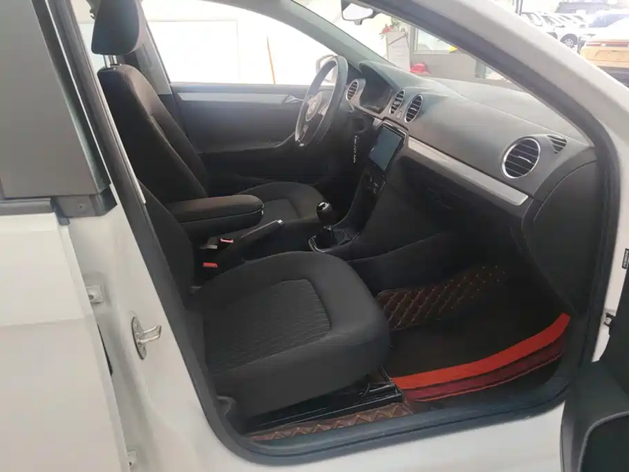 Volkswagen Jetta — миниатюра 8