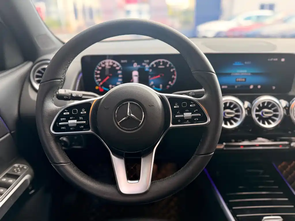 Mercedes-Benz GLB — миниатюра 20