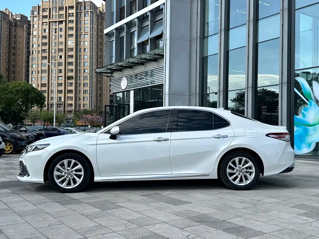 Toyota Camry — миниатюра 3