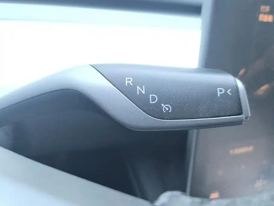 Tesla Model Y — миниатюра 16