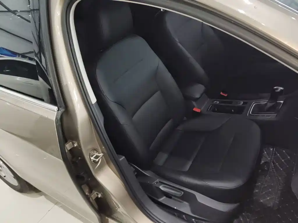 Volkswagen Golf — миниатюра 25