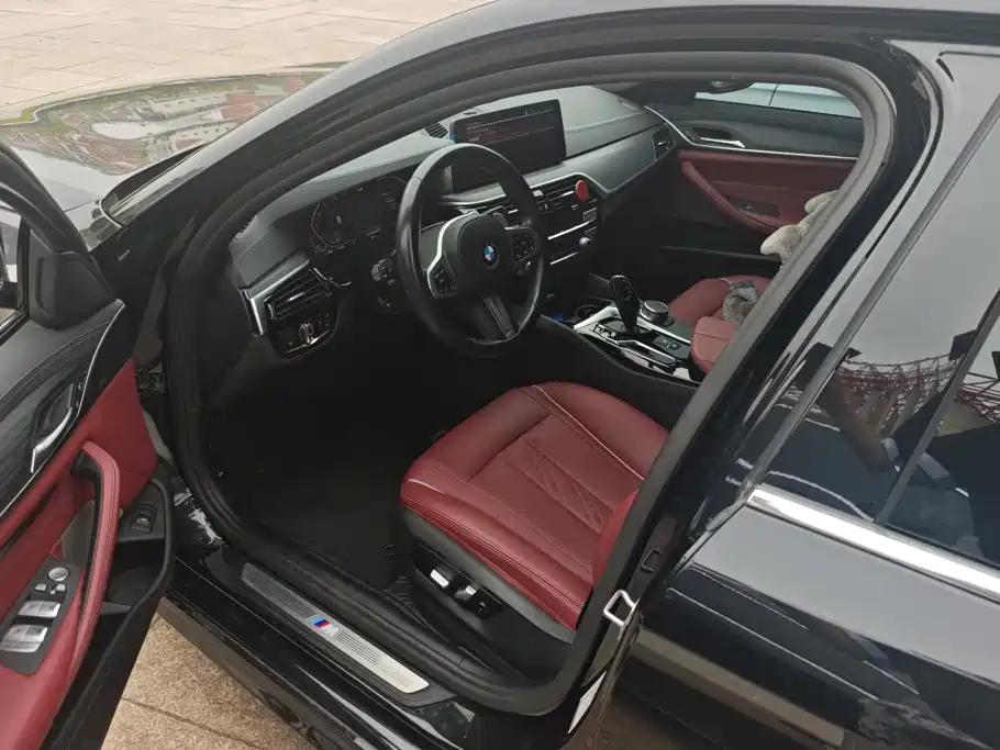 BMW 5 Series — миниатюра 9