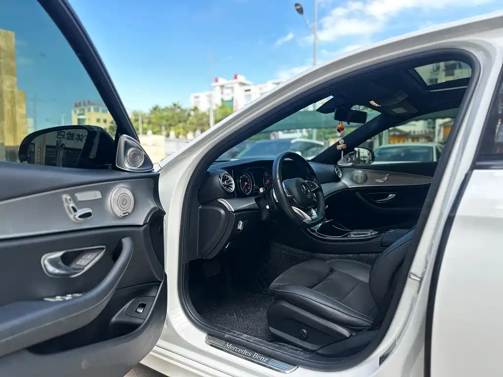 Mercedes-Benz E-Class — миниатюра 7