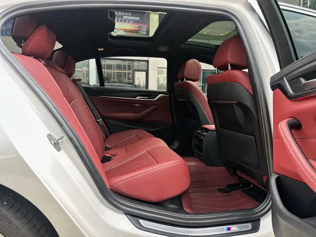 BMW 5 Series — миниатюра 11