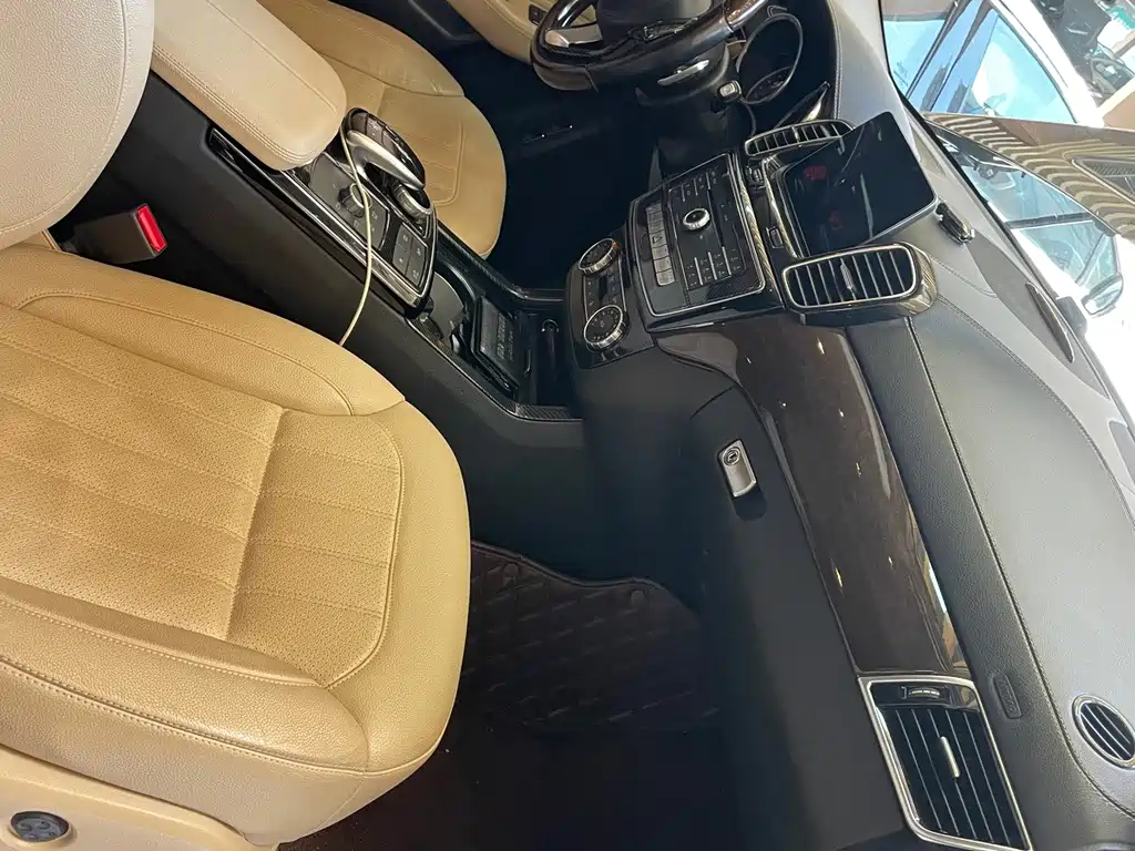 Mercedes-Benz GLS — миниатюра 10