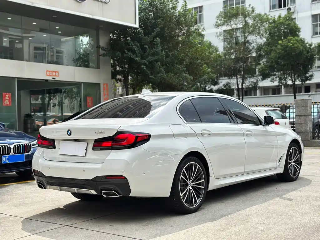 BMW 5 Series — миниатюра 6