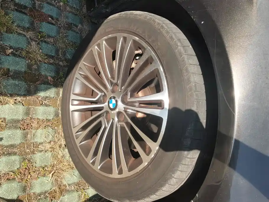 BMW 5 Series — миниатюра 6