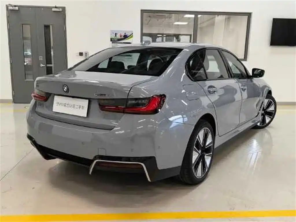 BMW i3 2026 eDrive 40 L