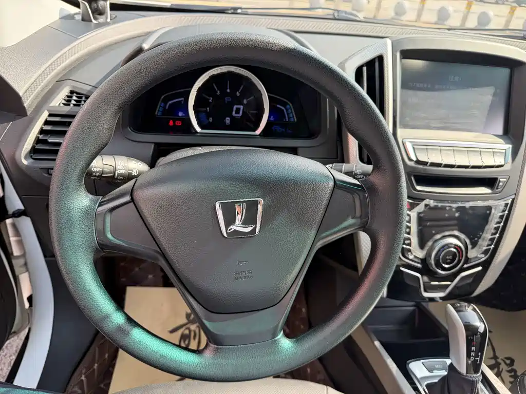 Luxgen U6 — миниатюра 11