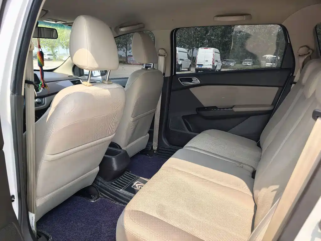 Baojun 310W — миниатюра 9