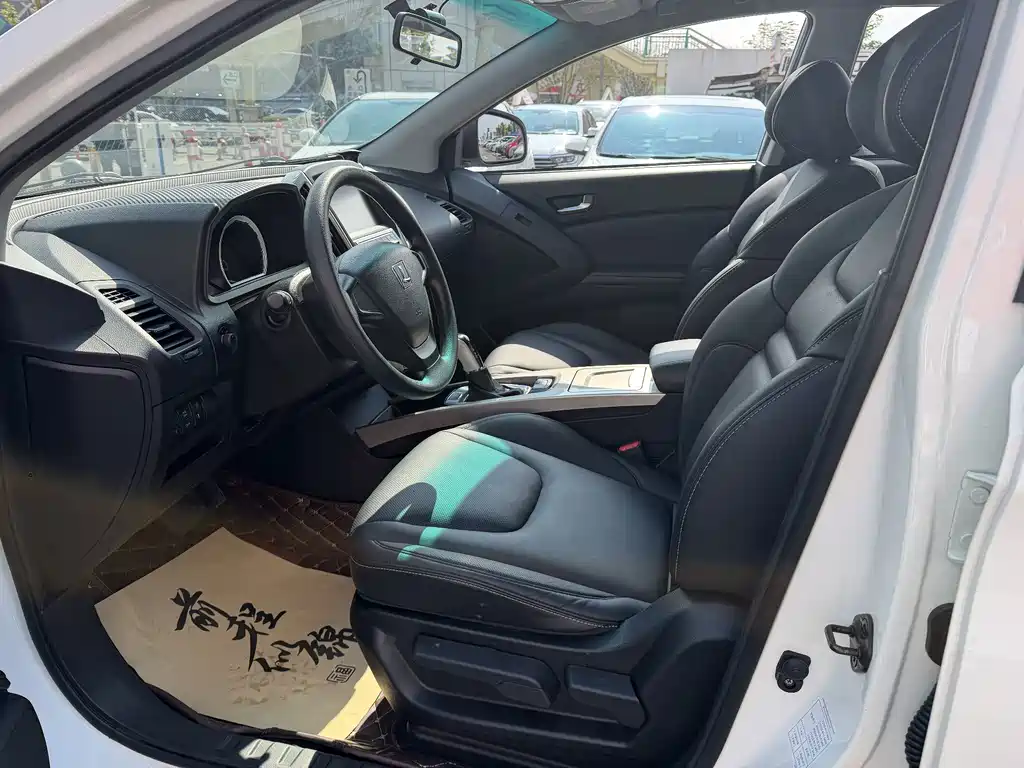 Luxgen U6 — миниатюра 4