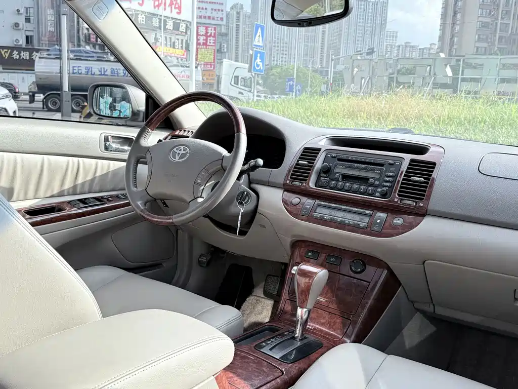 Toyota Camry — миниатюра 14