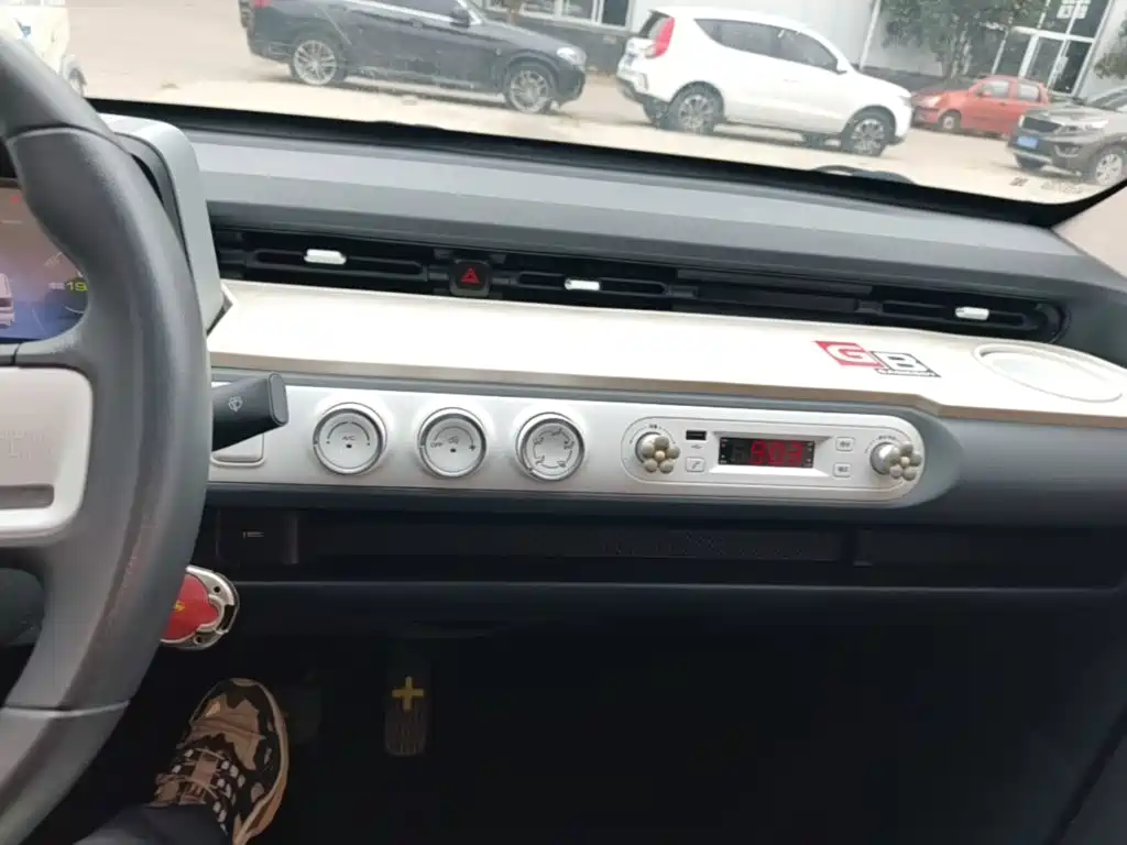 Wuling MINIEV — миниатюра 13