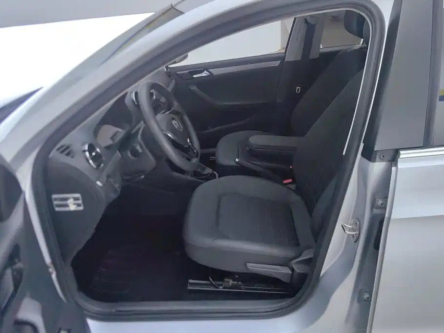 Volkswagen Jetta — миниатюра 9