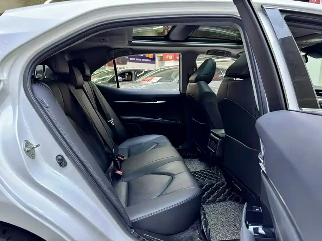 Toyota Camry — миниатюра 18