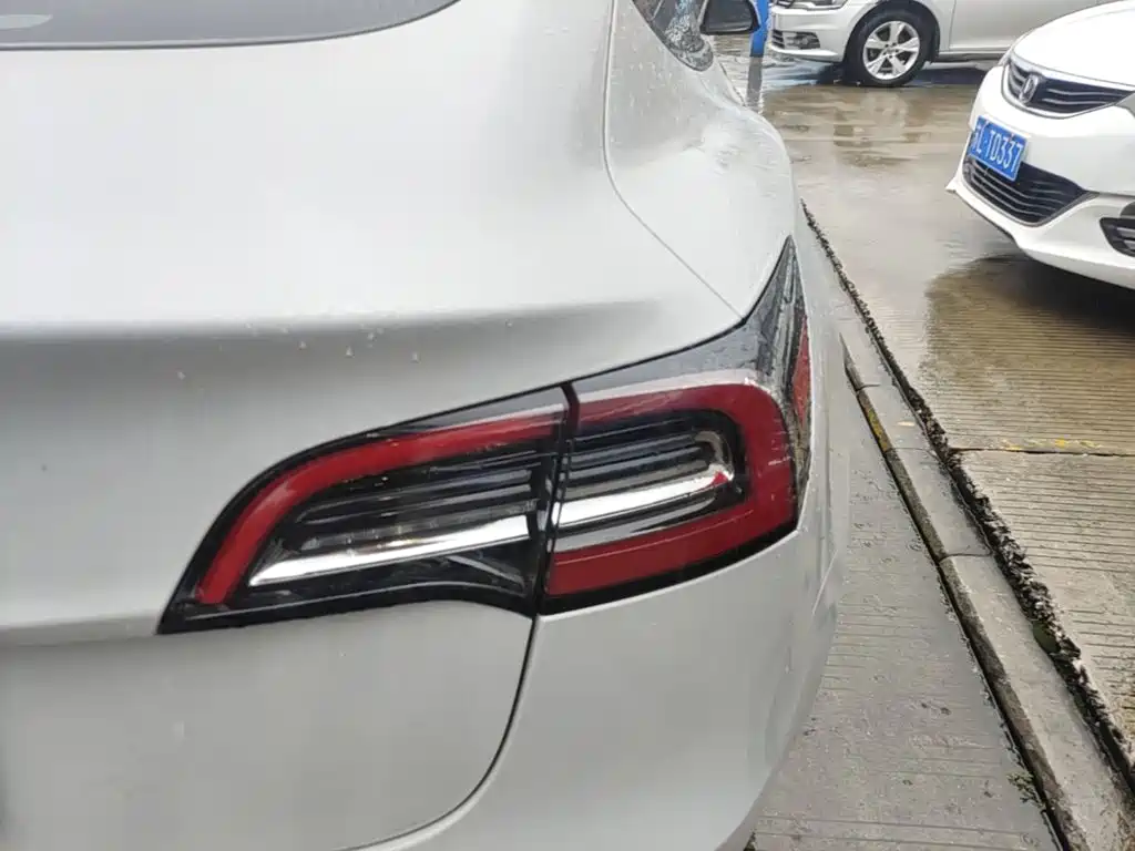Tesla Model 3 — миниатюра 8