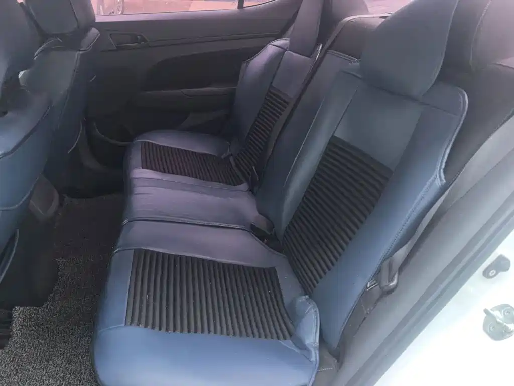 Hyundai Elantra — миниатюра 15