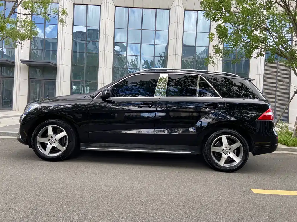 Mercedes-Benz M-Class — миниатюра 2