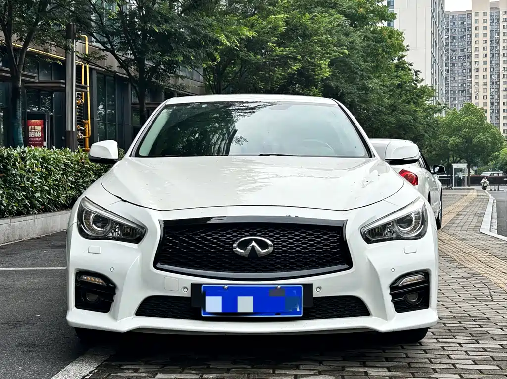 Infiniti Q50 2014 3.7L Comfort
