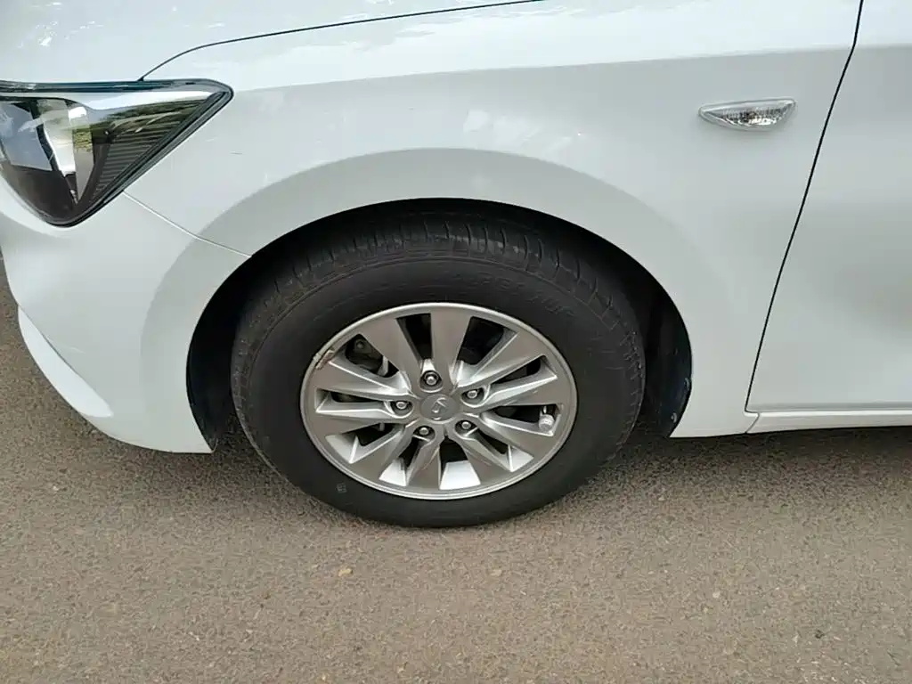 Hyundai Elantra — миниатюра 23