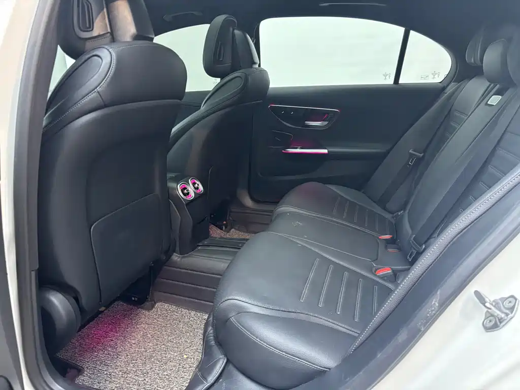 Mercedes-Benz C-Class — миниатюра 10