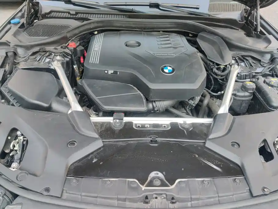 BMW 5 Series — миниатюра 10