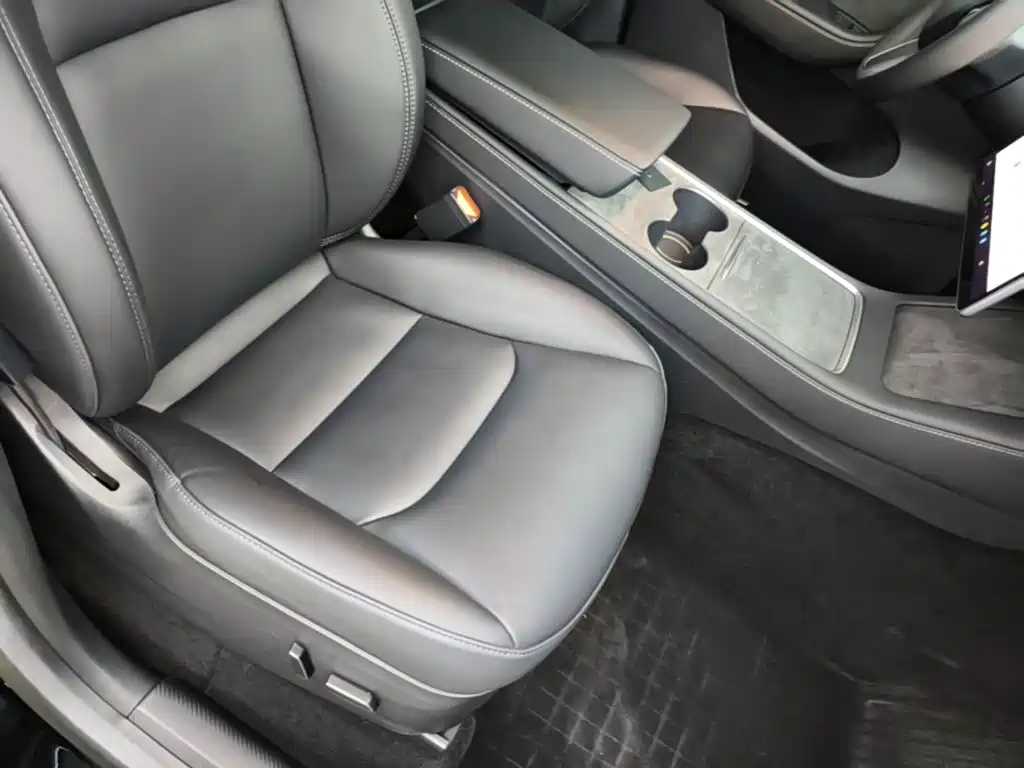 Tesla Model Y — миниатюра 25