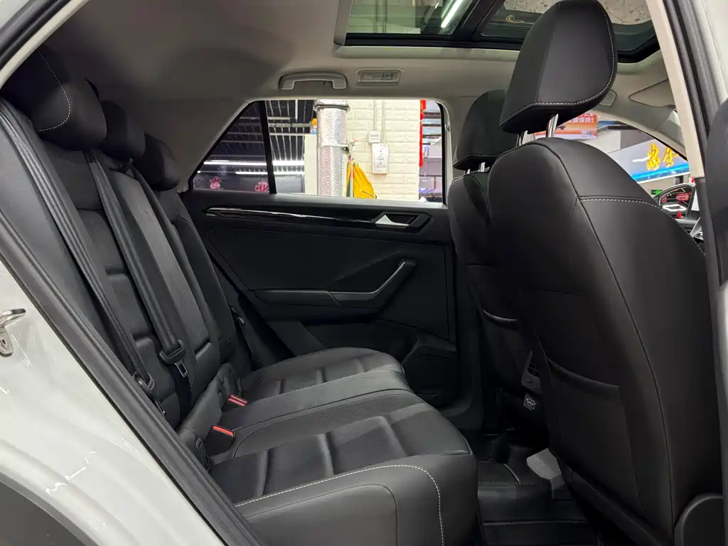 Volkswagen T-Roc — миниатюра 25