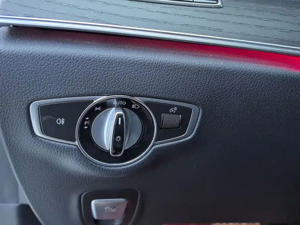 Mercedes-Benz E-Class — миниатюра 9