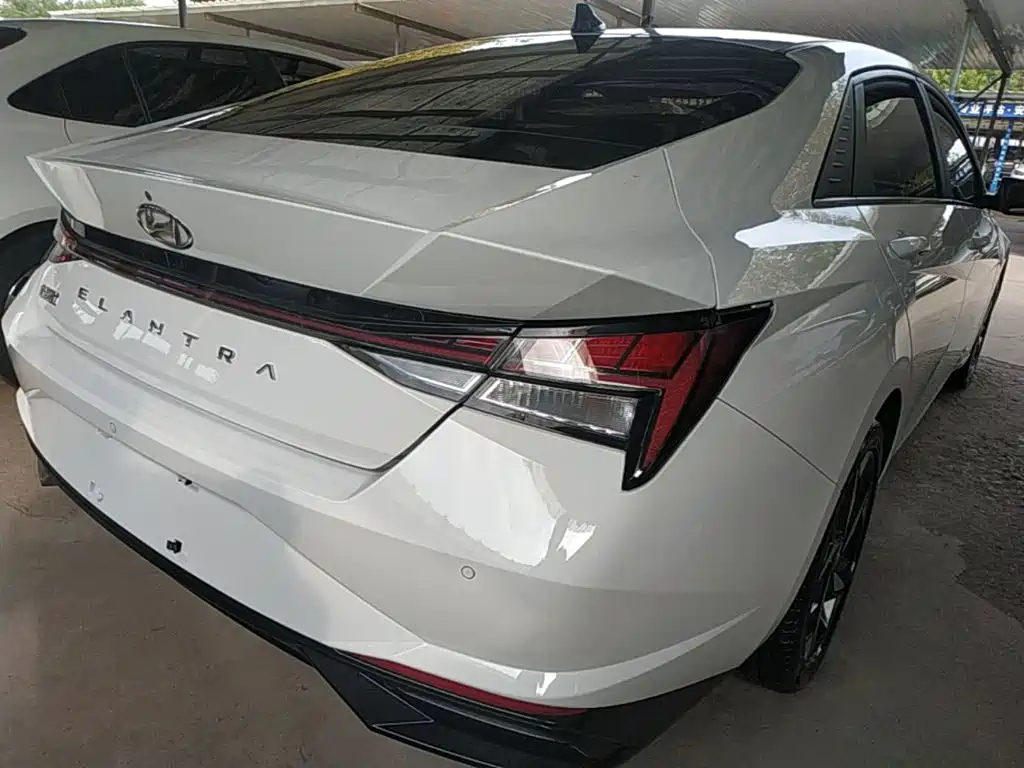 Hyundai Elantra — миниатюра 7