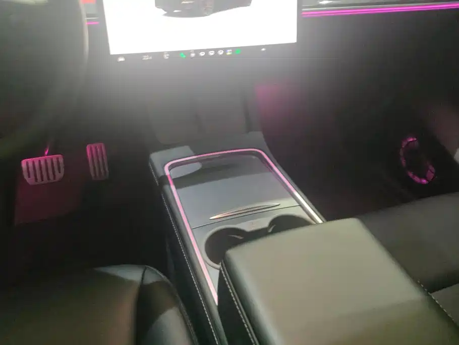 Tesla Model Y — миниатюра 16