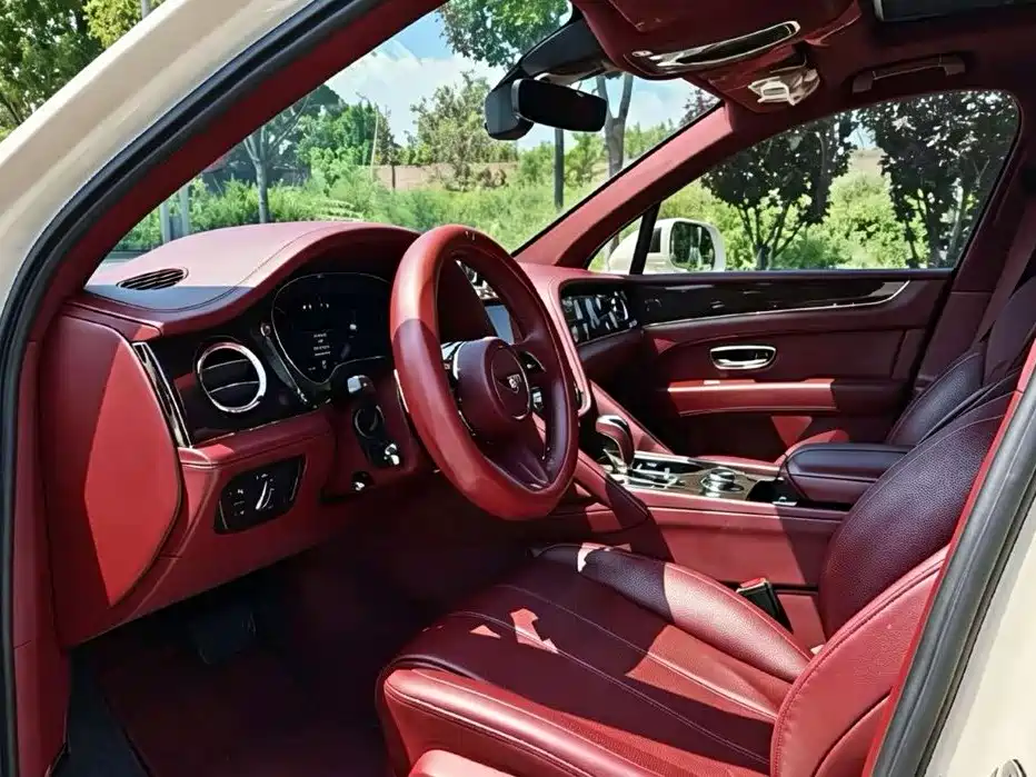 Bentley Bentayga — миниатюра 7