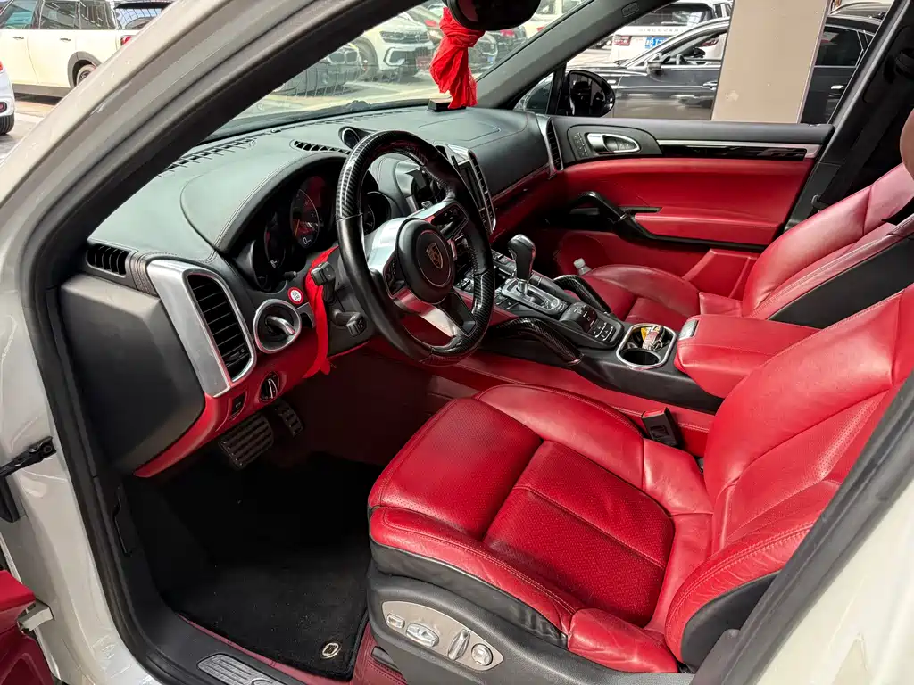 Porsche Cayenne — миниатюра 4