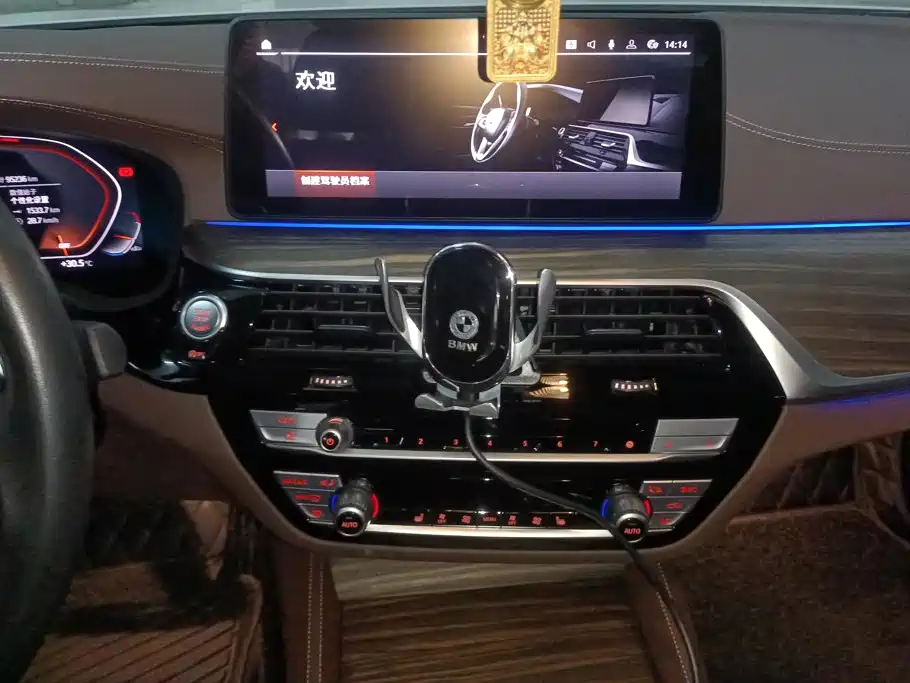 BMW 5 Series — миниатюра 13