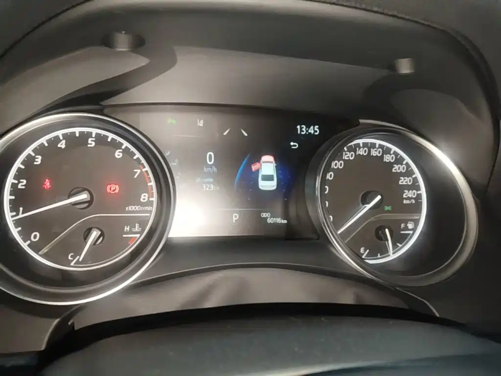 Toyota Camry — миниатюра 12