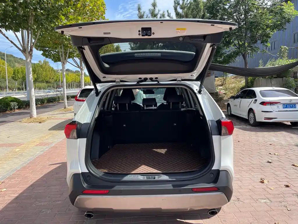 Toyota RAV4 — миниатюра 15