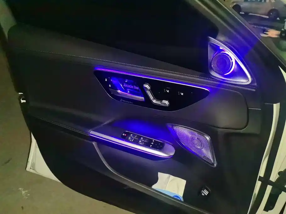 Mercedes-Benz C-Class — миниатюра 7