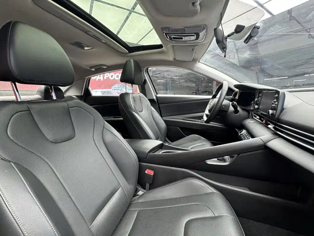 Hyundai Elantra — миниатюра 18