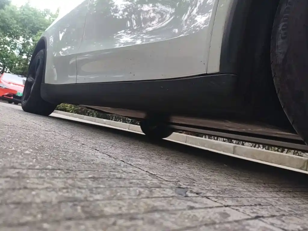 Tesla Model Y — миниатюра 21
