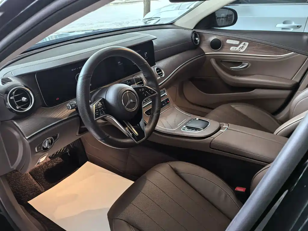 Mercedes-Benz E-Class — миниатюра 6