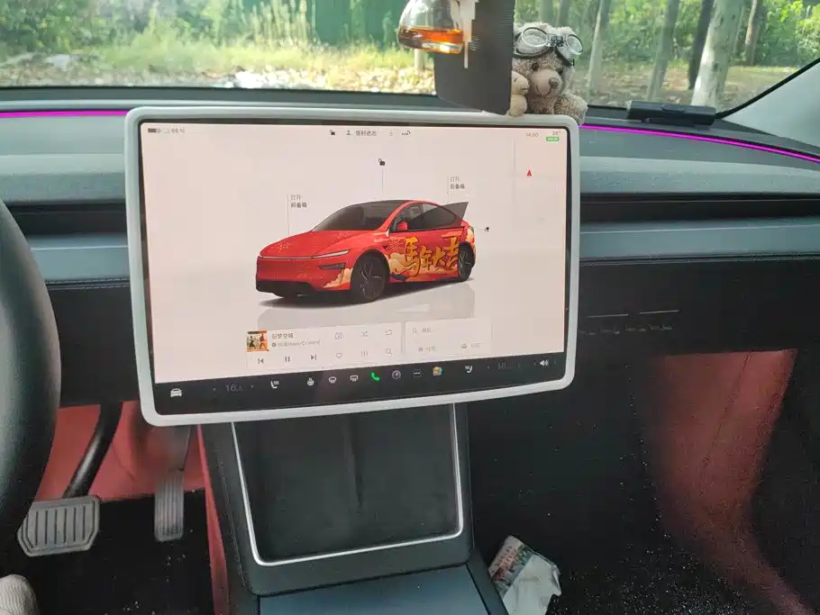Tesla Model Y — миниатюра 13